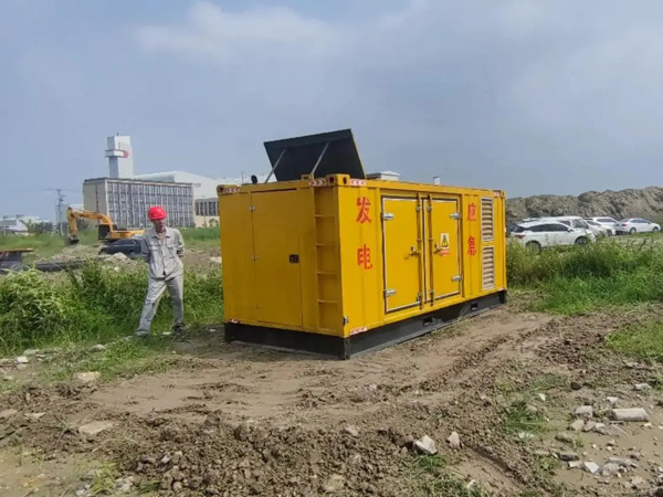弓长岭200KW柴油发电机机组每小时的油耗量受哪些因素影响？